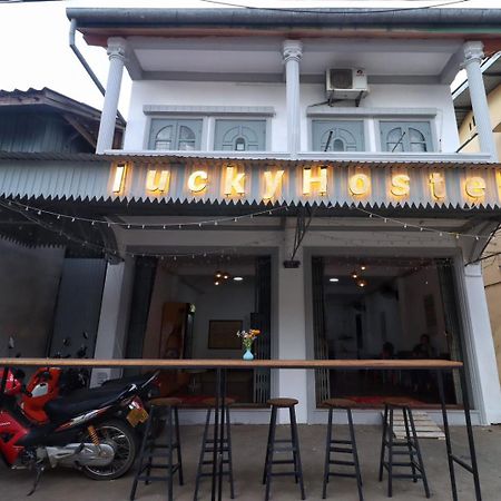 Lucky Hostel Luang Prabang Bagian luar foto